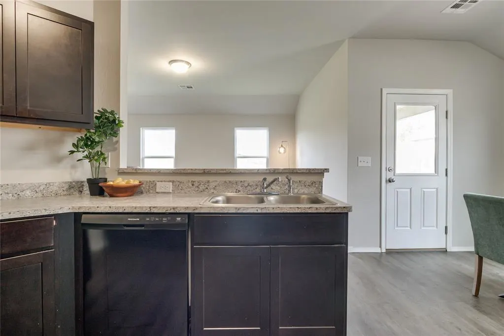 Photo 18 — 3929 Siena Ridge Boulevard, Oklahoma City, OK 73179