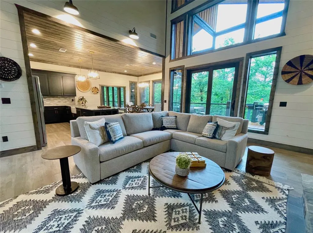 Photo 3 — 1019 Sugarberry Trail, Broken Bow, OK 74728