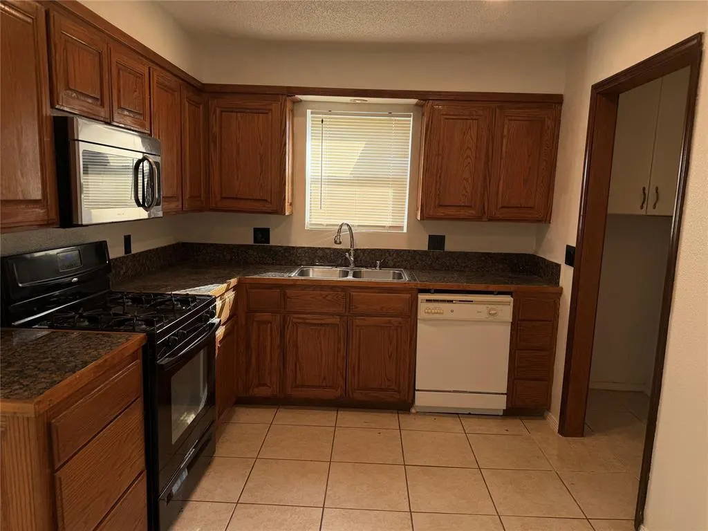Photo 7 — 4828 Creekwood Drive, Oklahoma City, OK 73135