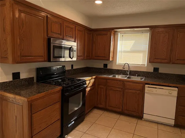 Photo 8 — 4828 Creekwood Drive, Oklahoma City, OK 73135