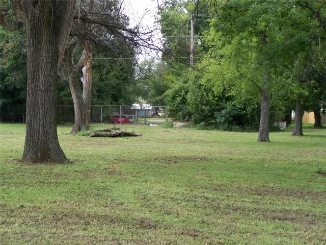 Photo 3 — 219 N Cedar, Pauls Valley, OK 73075