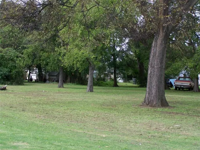 Photo 2 — 219 N Cedar, Pauls Valley, OK 73075