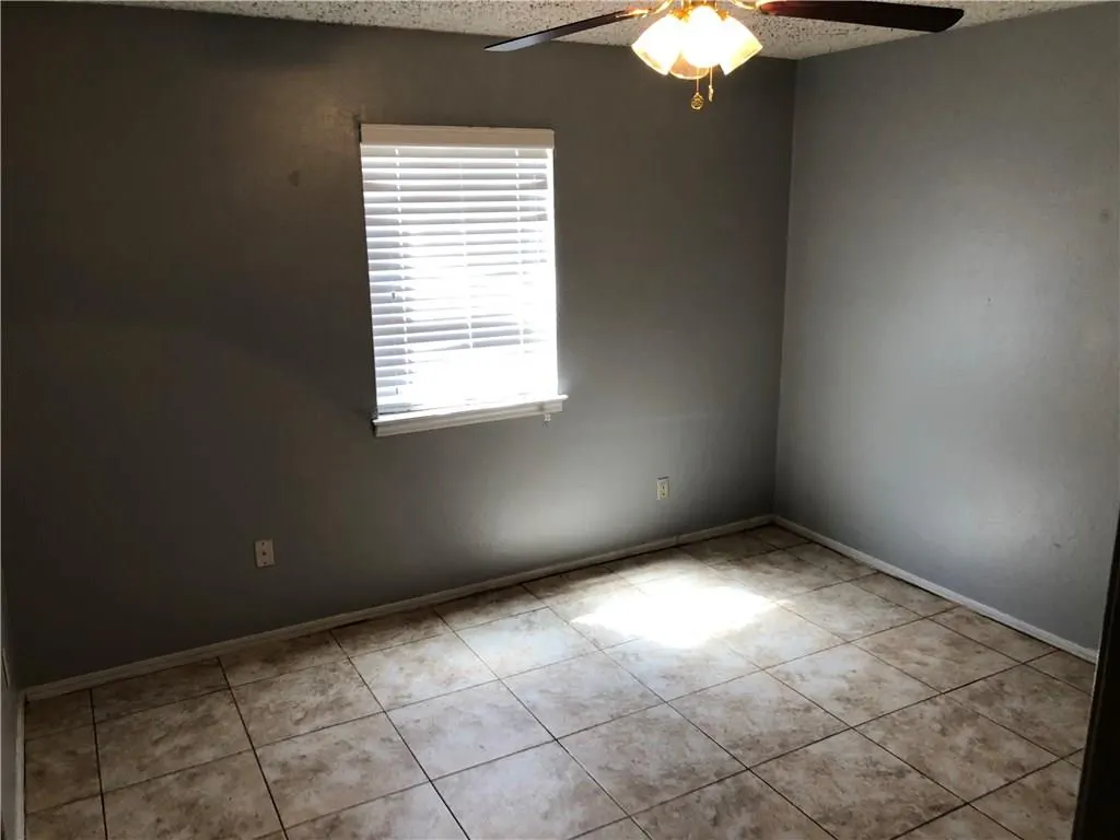 Photo 6 — 911 Delarice, Weatherford, OK 73096