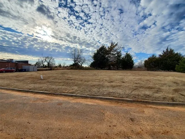Photo 3 — 000 Private Road, Harrah, OK 73045