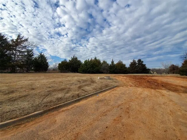 Photo 4 — 000 Private Road, Harrah, OK 73045