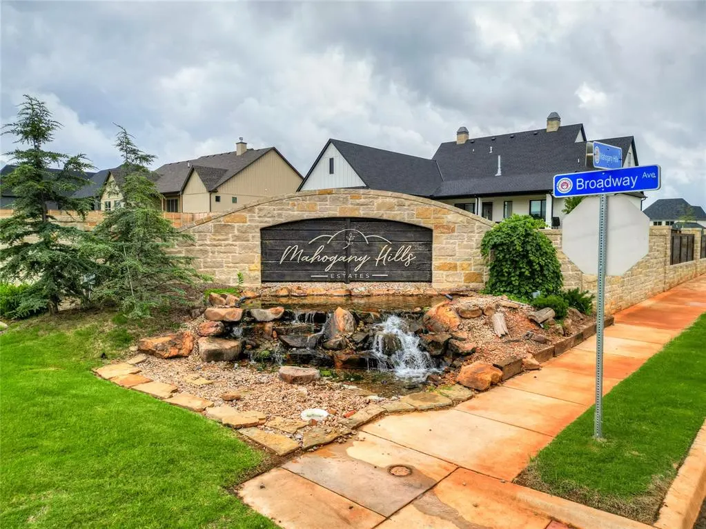 Photo 2 — 4600 Mahogany Hills Drive, Moore, OK 73160