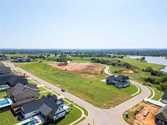 Photo 4 — 4600 Mahogany Hills Drive, Moore, OK 73160