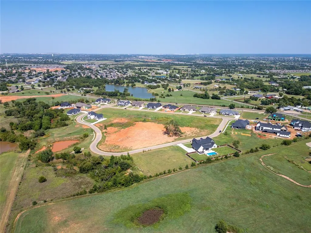 Photo 7 — 4600 Mahogany Hills Drive, Moore, OK 73160