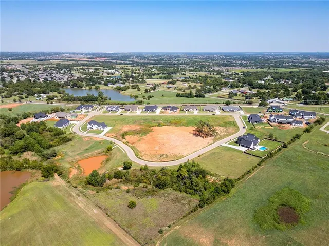 Photo 8 — 4600 Mahogany Hills Drive, Moore, OK 73160