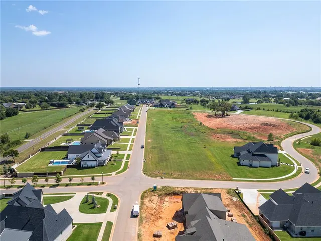 Photo 5 — 4400 Mahogany Hills Drive, Moore, OK 73160