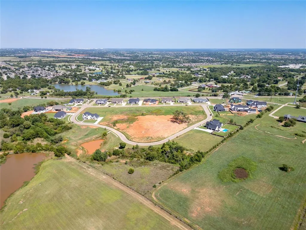 Photo 9 — 4400 Mahogany Hills Drive, Moore, OK 73160