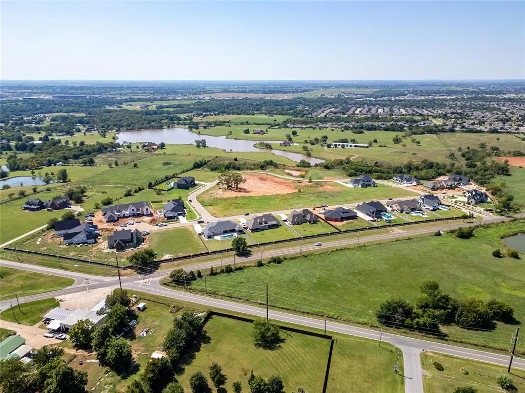 Photo 16 — 4400 Mahogany Hills Drive, Moore, OK 73160