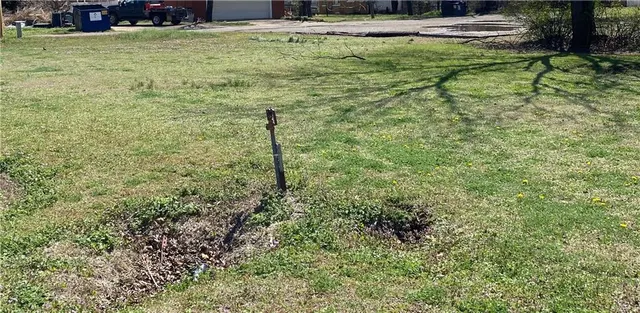 Photo 4 — 104 S Broadway, Hobart, OK 73651