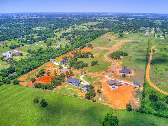 Photo 5 — 730 Hidden View Acres Drive, Blanchard, OK 73010