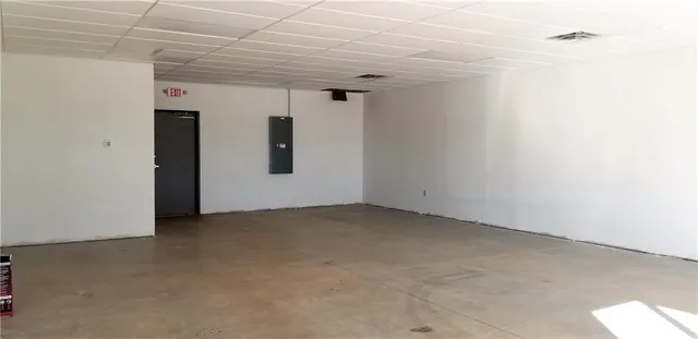 Photo 2 — 1387 E Memorial Road, Edmond, OK 73131