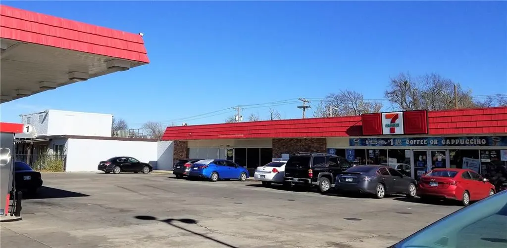 Front exterior — 3204 N Classen Boulevard, Oklahoma City, OK 73118
