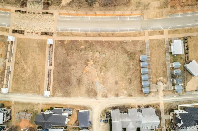 Photo 3 — 35 Water Street, Carlton Landing, OK 74432