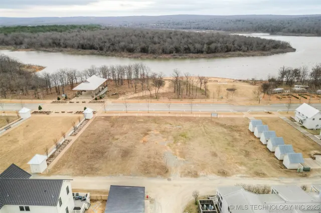 Photo 4 — 35 Water Street, Carlton Landing, OK 74432