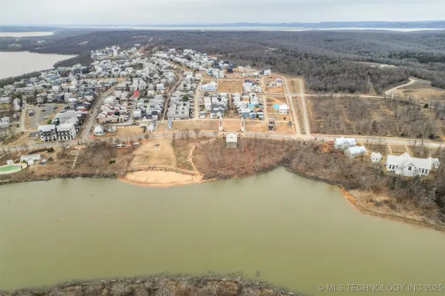 Photo 6 — 35 Water Street, Carlton Landing, OK 74432