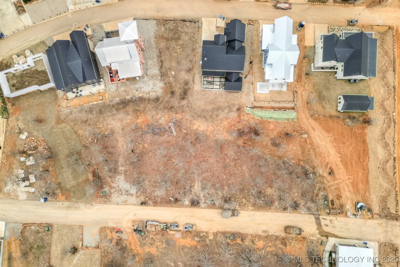 Front exterior — 118 Sandstone Drive, Carlton Landing, OK 74432