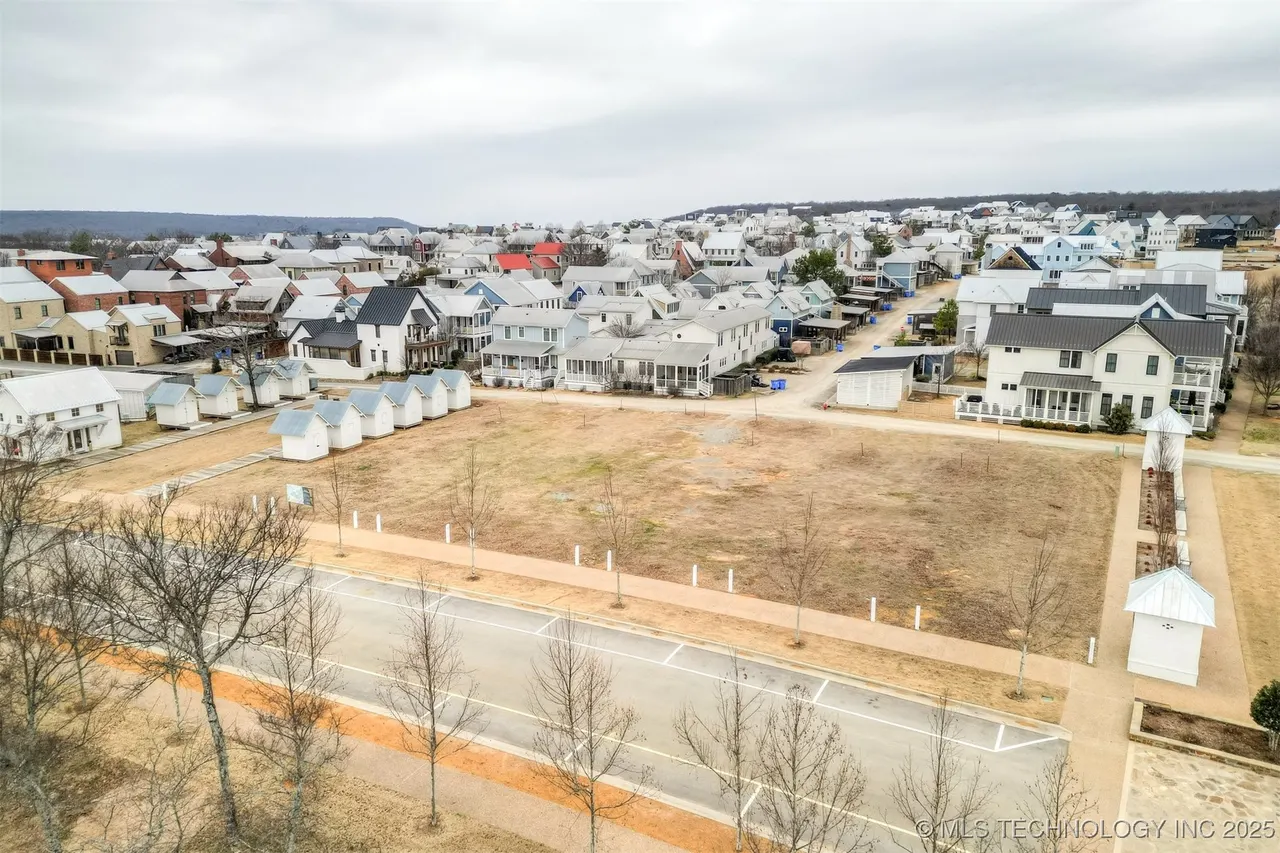 Photo 2 — 45 Water Street, Carlton Landing, OK 74432