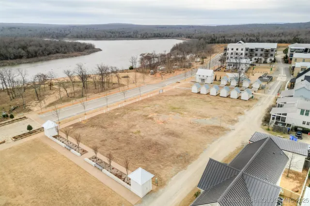 Photo 4 — 45 Water Street, Carlton Landing, OK 74432