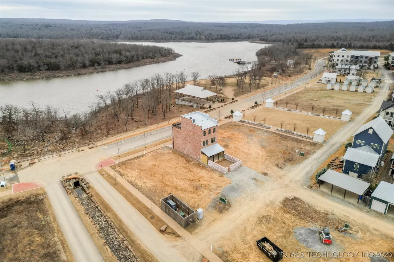 Photo 4 — 57 Water Street, Carlton Landing, OK 74432