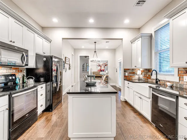 Photo 7 — 48 Park Street, Carlton Landing, OK 74432