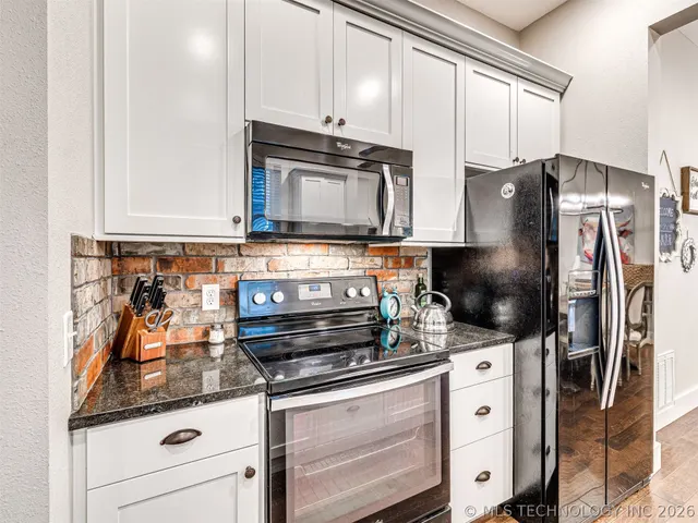 Photo 8 — 48 Park Street, Carlton Landing, OK 74432