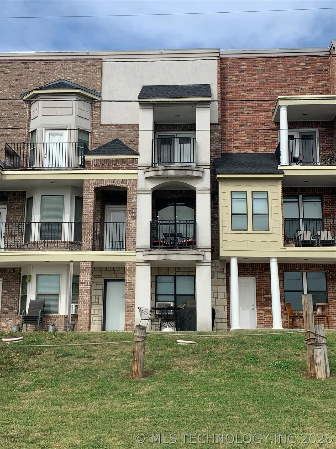 Front exterior — 330 N Lakeshore Drive 330, Eufaula, OK 74432