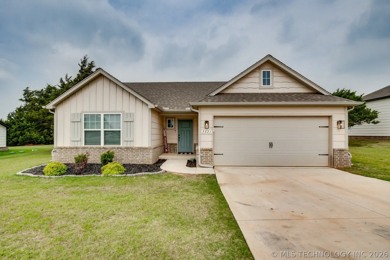 Front exterior — 3321 Oak Ridge, Guthrie, OK 73044