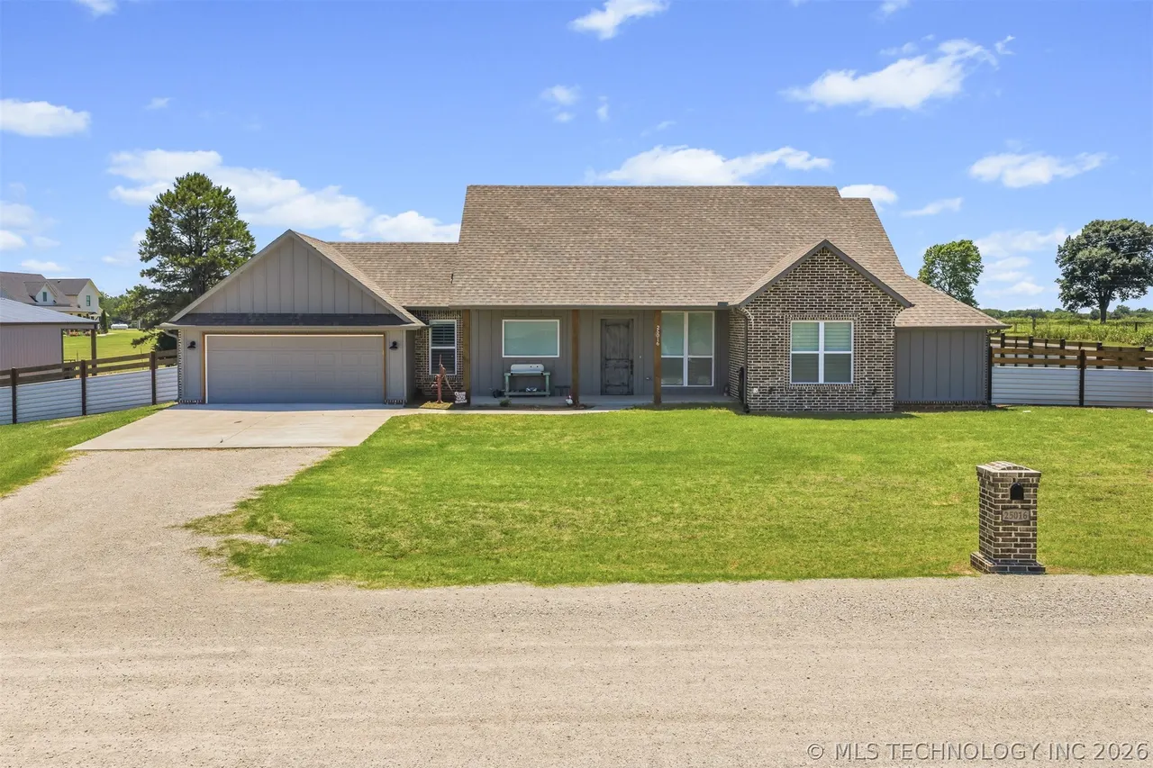 Front exterior — 25016 Doe Creek Trail, Purcell, OK 73080