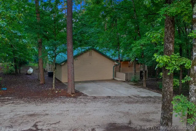 Photo 5 — 184 Cedar Creek Circle, Broken Bow, OK 74728