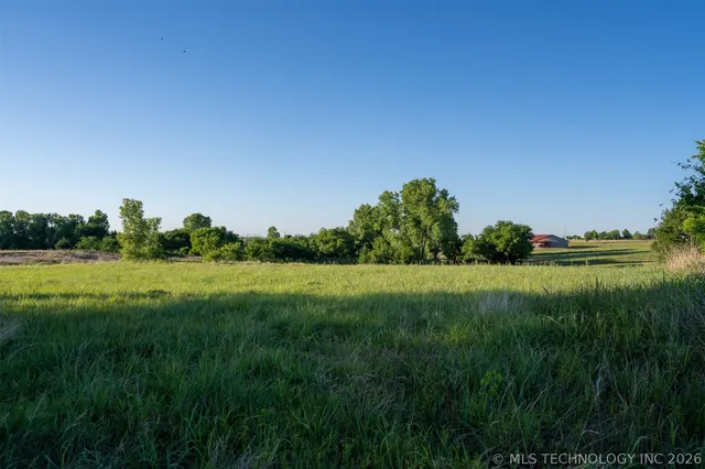 Photo 2 — 4 W County Road, Tuttle, OK 73089
