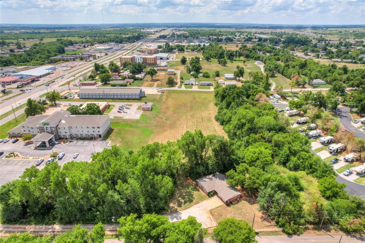Photo 2 — 2600 S 4th Street, Chickasha, OK 73018