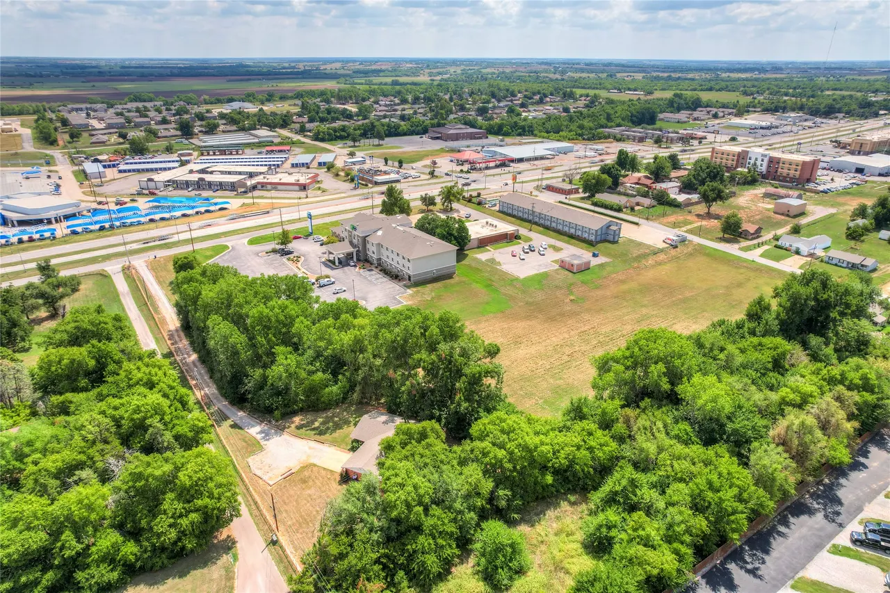 Photo 4 — 2600 S 4th Street, Chickasha, OK 73018