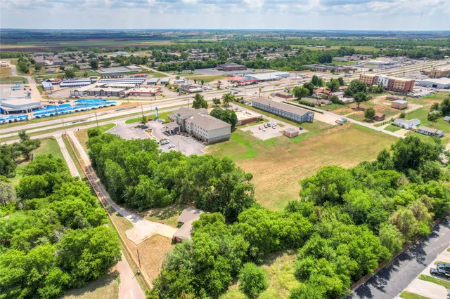 Photo 4 — 2600 S 4th Street, Chickasha, OK 73018