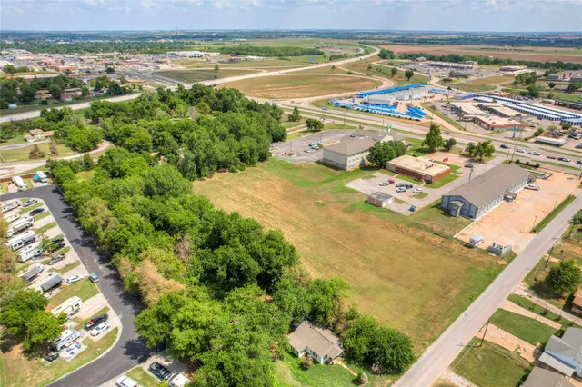 Photo 5 — 2600 S 4th Street, Chickasha, OK 73018