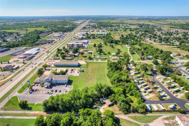 Photo 7 — 2600 S 4th Street, Chickasha, OK 73018