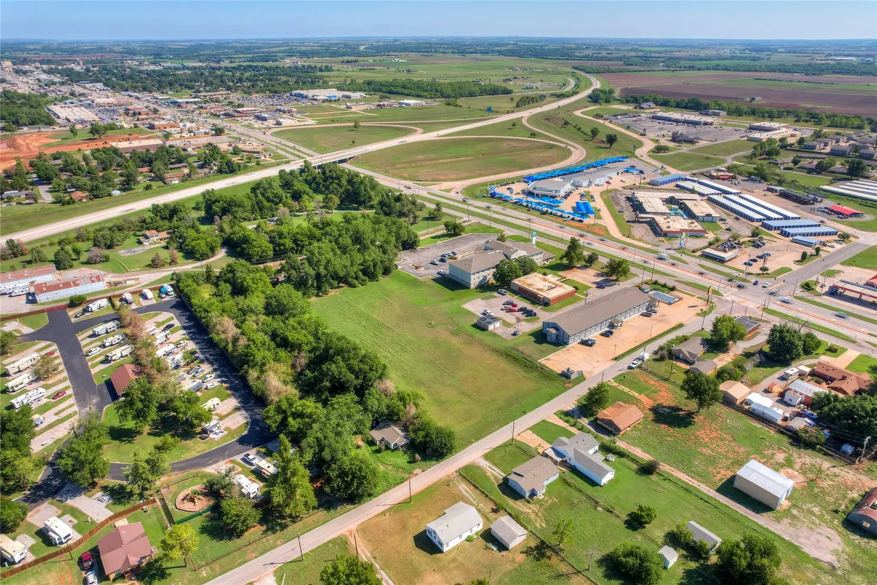 Photo 9 — 2600 S 4th Street, Chickasha, OK 73018
