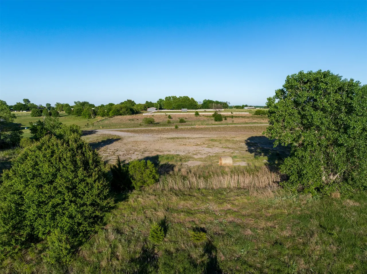 Photo 2 — 6 W County Road, Tuttle, OK 73089
