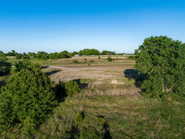 Photo 2 — 6 W County Road, Tuttle, OK 73089