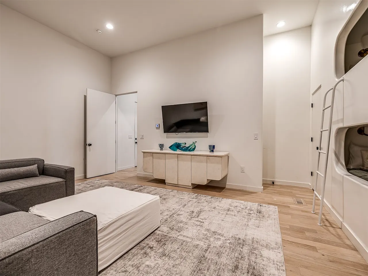 Photo 8 — 105 Lower Greenway, Carlton Landing, OK 74432