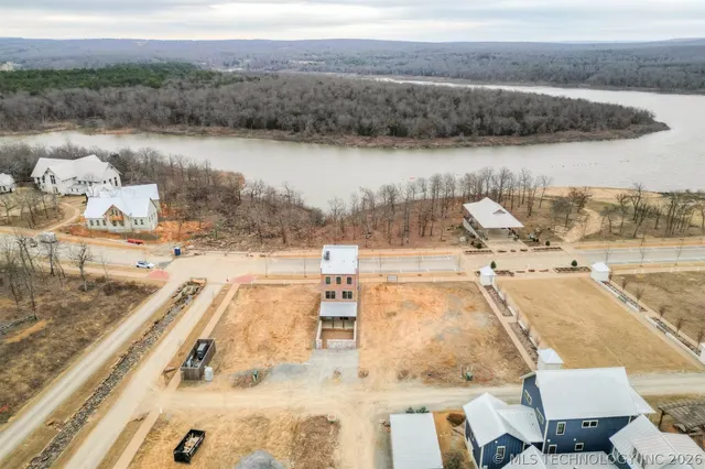 Photo 4 — 61 Water Street, Carlton Landing, OK 74432