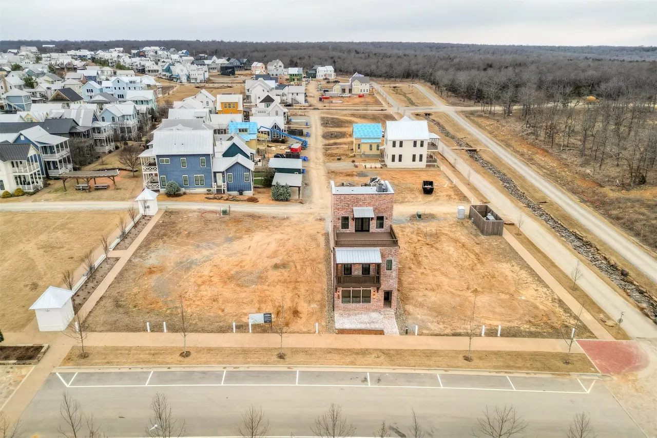 Photo 2 — 63 Water Street, Carlton Landing, OK 74432