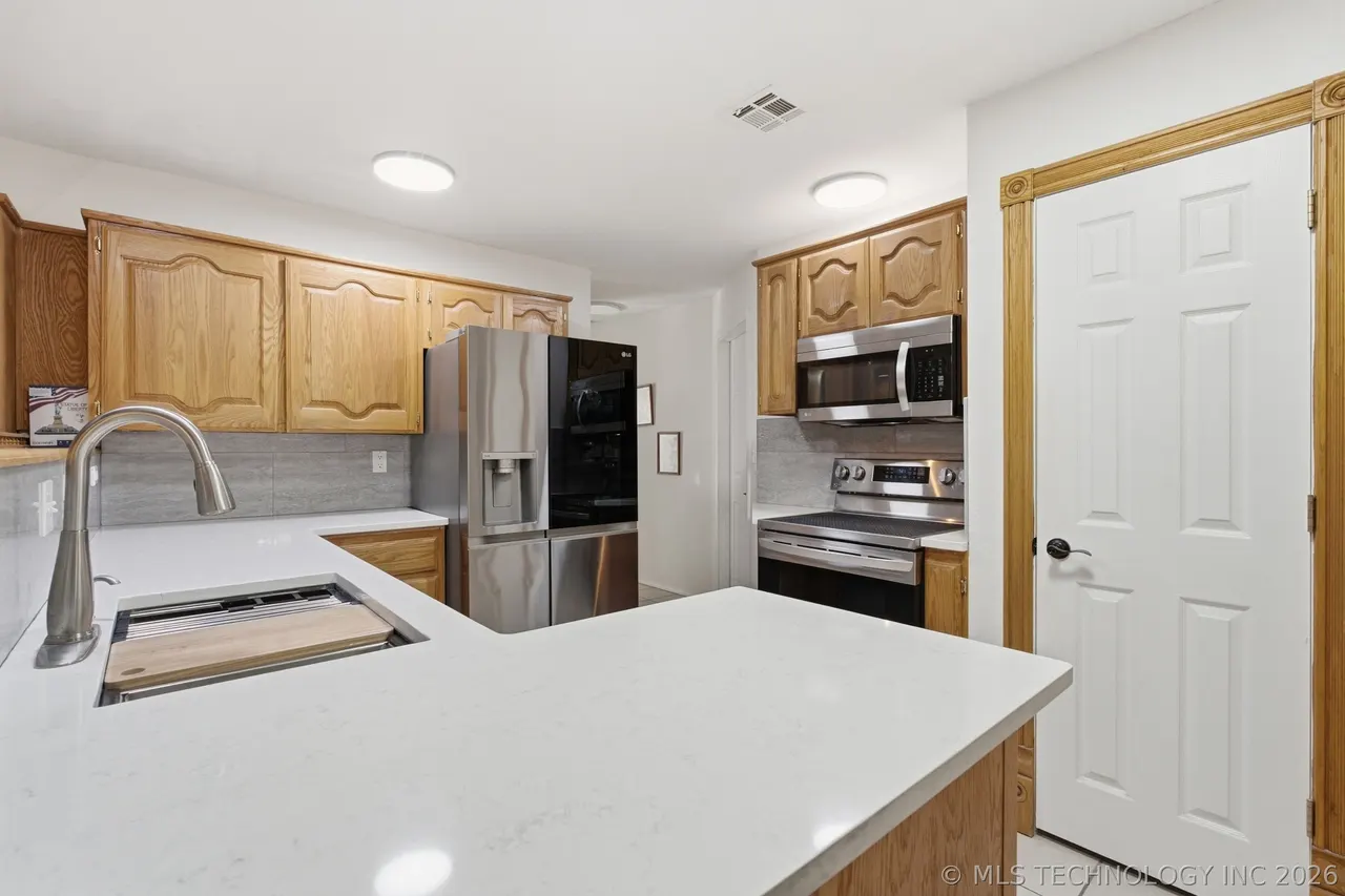 Photo 13 — 400161 W 4080 Drive, Collinsville, OK 74021