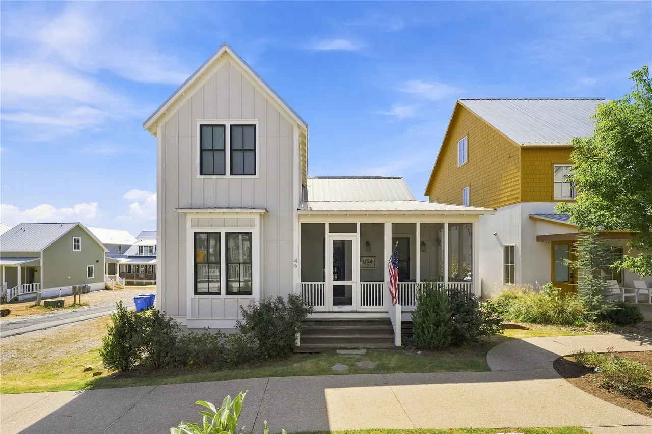 Front exterior — 46 Center Lane N, Carlton Landing, OK 74432