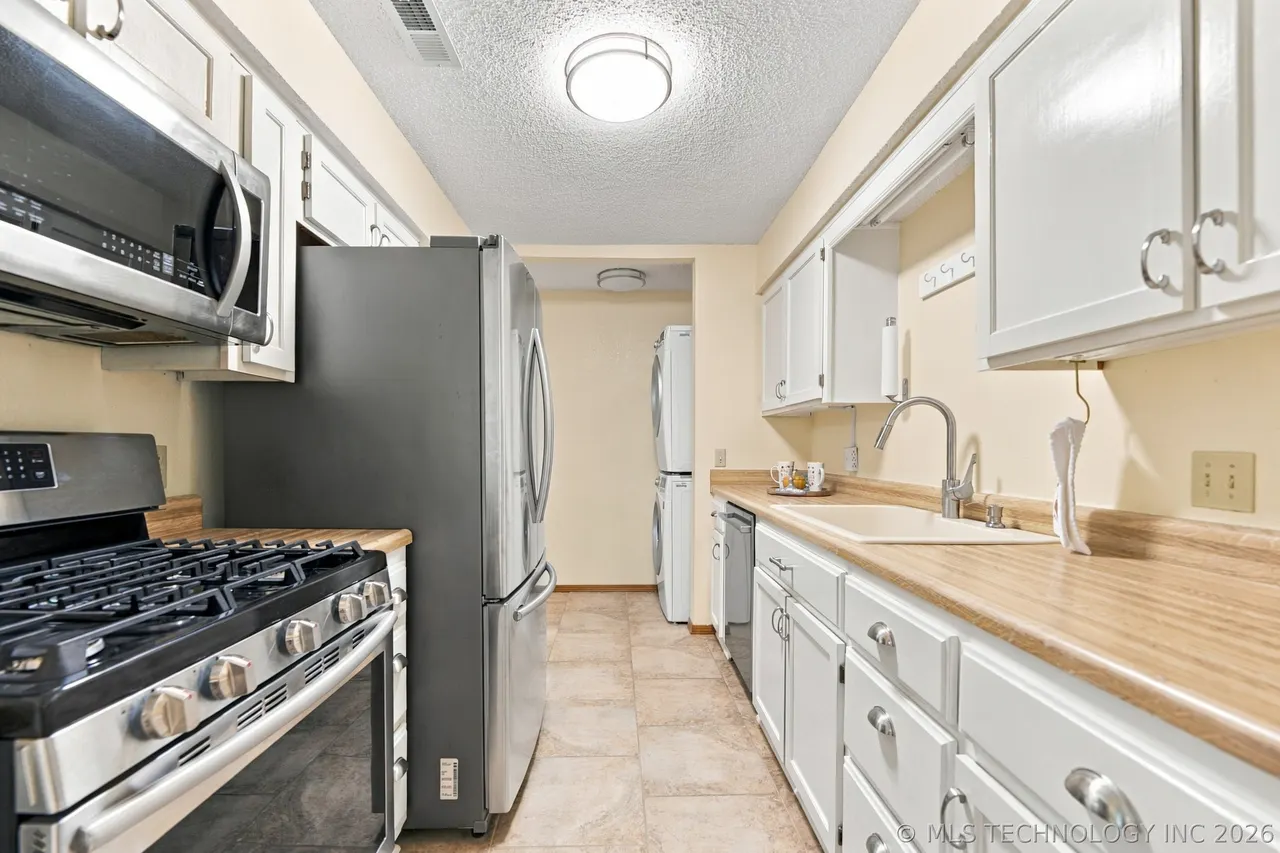 Photo 9 — 8144 E 17th Street E, Tulsa, OK 74112