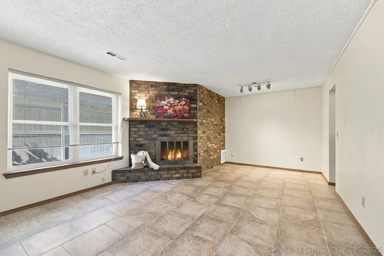 Photo 4 — 8144 E 17th Street E, Tulsa, OK 74112