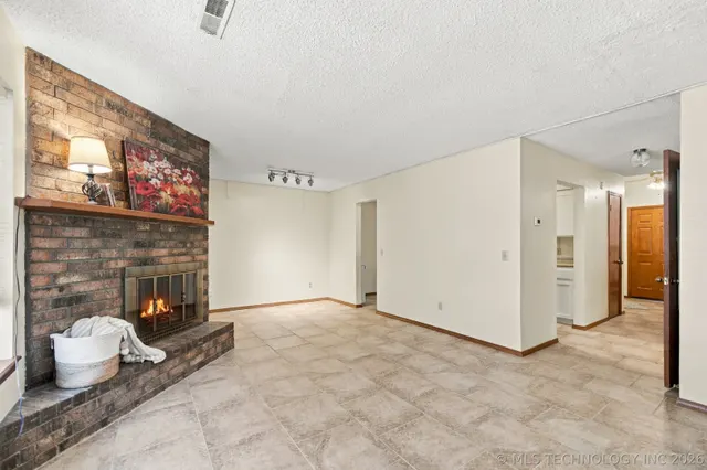 Photo 3 — 8144 E 17th Street E, Tulsa, OK 74112
